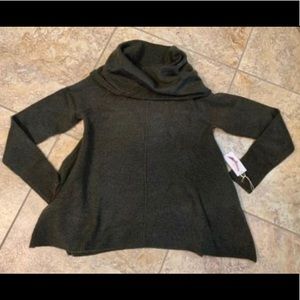 NWT Jessica Simpson Sweater in size medium.